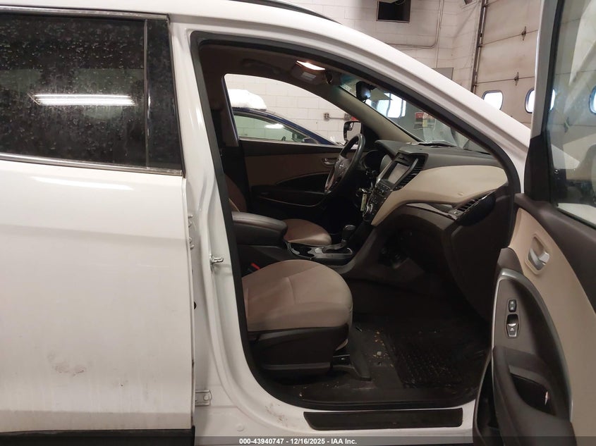 VIN 5NMZUDLB5HH007568 2017 HYUNDAI SANTA FE SPORT 2.4L
