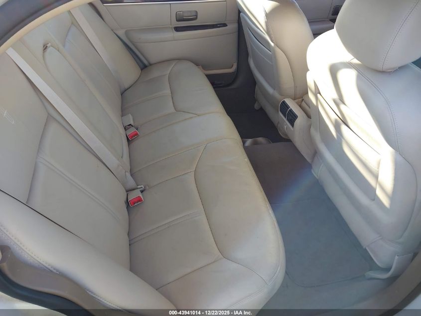 2005 Lincoln Town Car Signature Limited VIN: 1LNHM82W65Y637633 Lot: 43941014