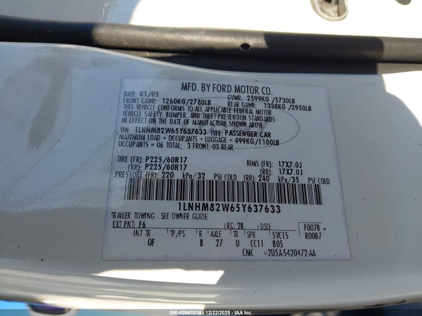 2005 Lincoln Town Car Signature Limited VIN: 1LNHM82W65Y637633 Lot: 43941014