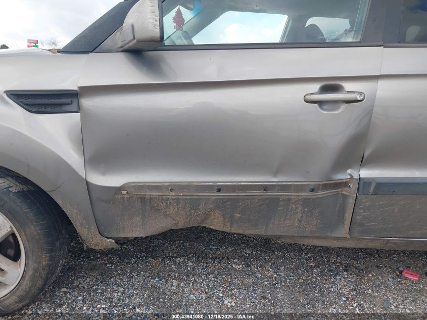 2011 Kia Soul + VIN: KNDJT2A26B7318741 Lot: 43941080