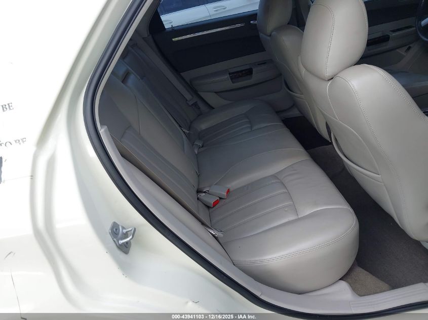 2009 Chrysler 300C Hemi VIN: 2C3KA63T39H562373 Lot: 43941103