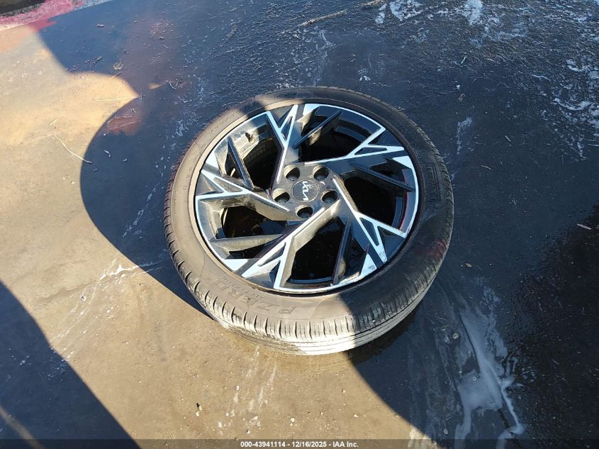 2025 Kia K5 Gt-Line VIN: KNAG64J71S5287402 Lot: 43941114