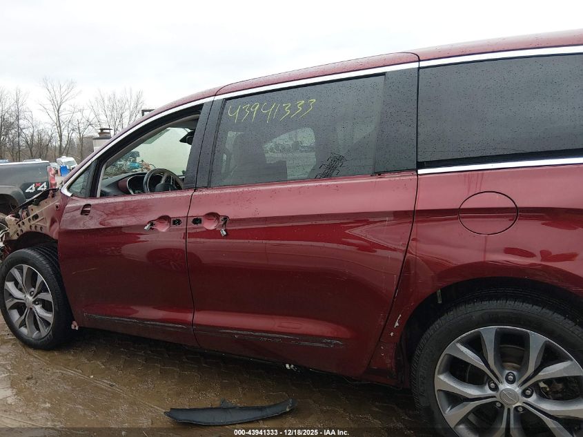 2017 Chrysler Pacifica Limited VIN: 2C4RC1GG0HR647507 Lot: 43941333