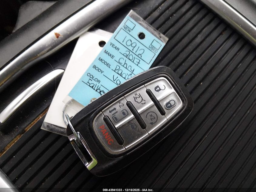 2017 Chrysler Pacifica Limited VIN: 2C4RC1GG0HR647507 Lot: 43941333