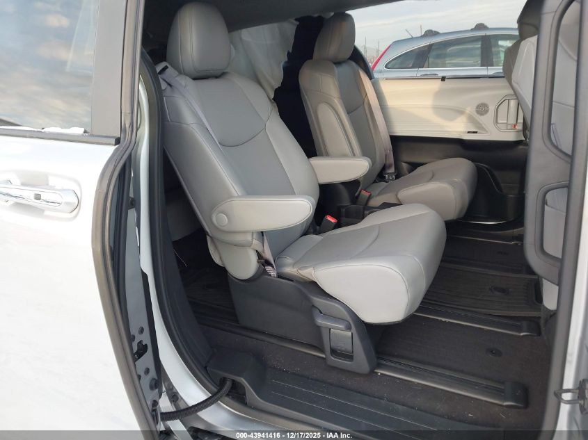 2025 Toyota Sienna - 5TDYSKFC7SS202425