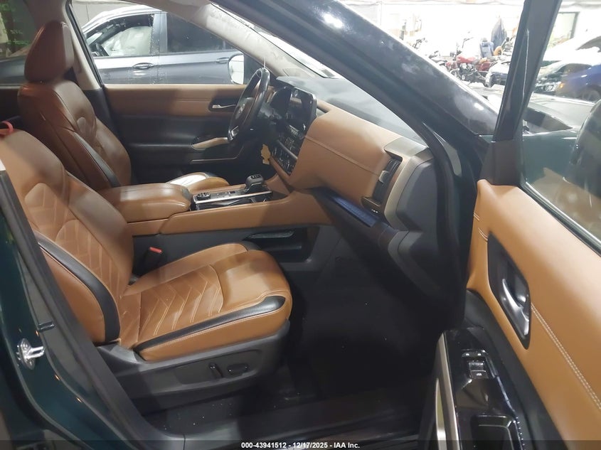 2022 Nissan Pathfinder Platinum 4Wd