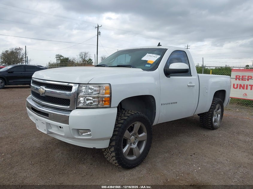 1GCEC14X68Z285787 2008 CHEVROLET SILVERADO photo no. 2