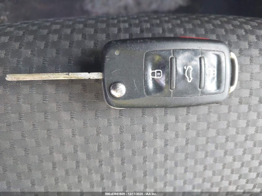 2013 Volkswagen Passat 2.5L S VIN: 1VWAP7A31DC102474 Lot: 43941609