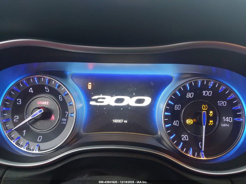 2015 Chrysler 300 Limited VIN: 2C3CCAAG5FH818175 Lot: 43941620