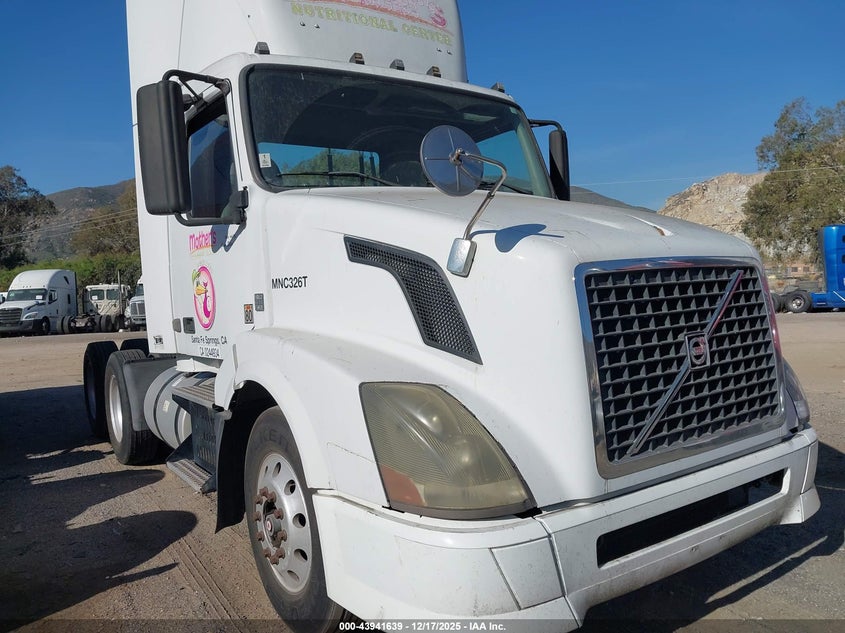 2009 VOLVO VN White VIN: 4V4NC9EG89N280195