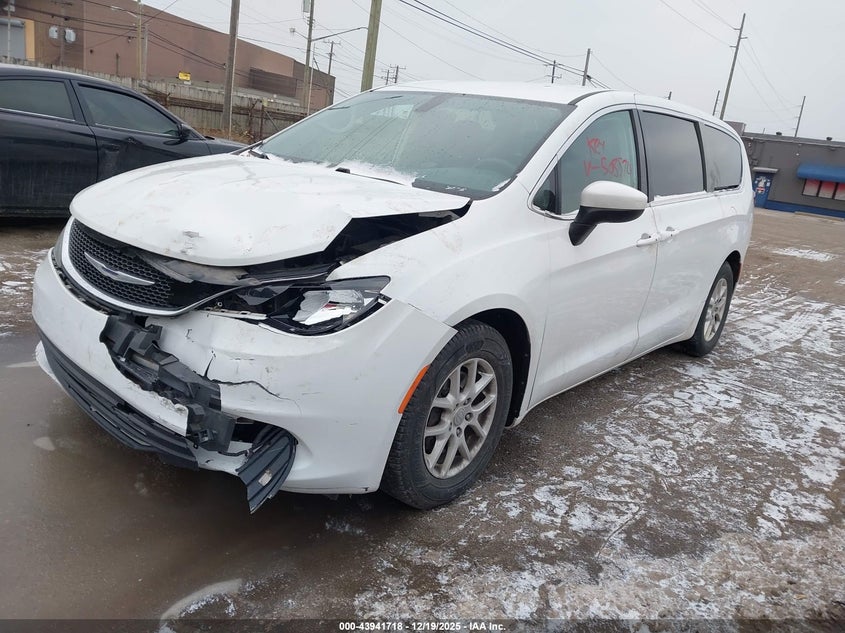 Chrysler PACIFICA — thumbnail 2