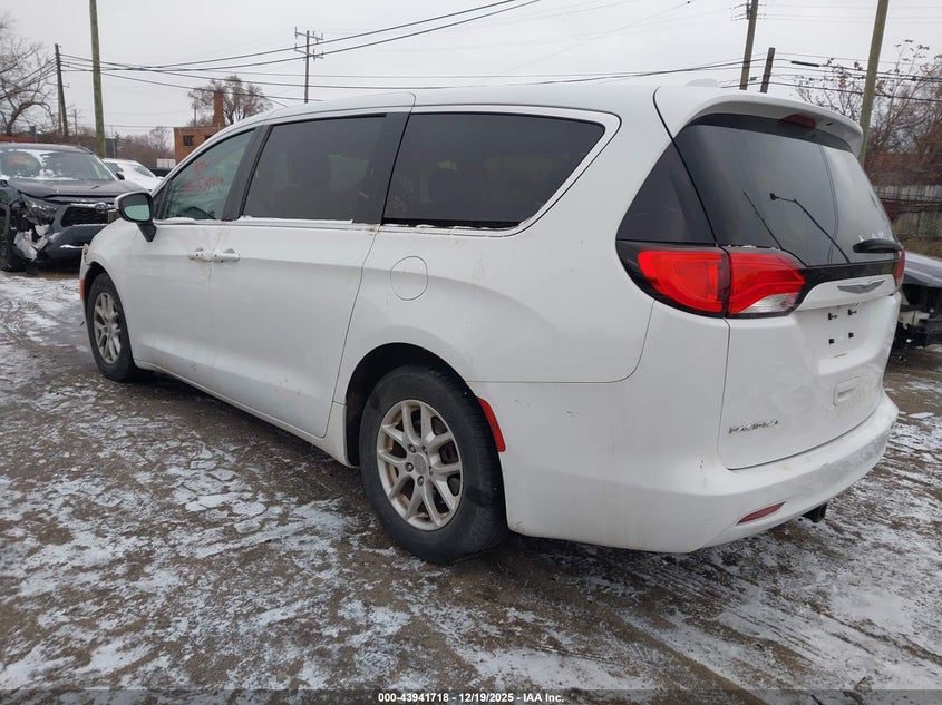 Chrysler PACIFICA — thumbnail 3