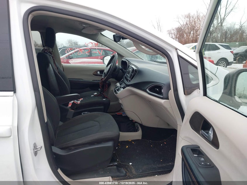 Chrysler PACIFICA — thumbnail 5