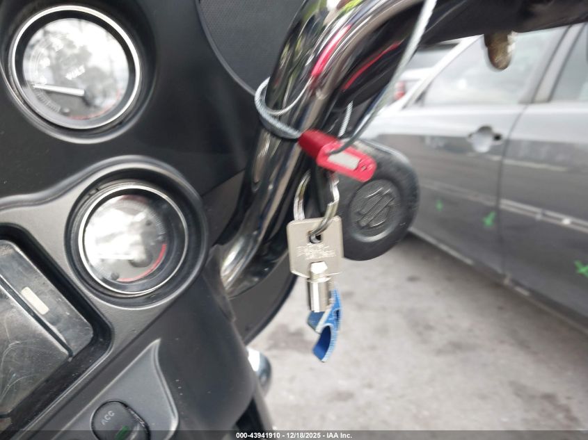 2013 Harley-Davidson Flhtc Electra Glide Classic VIN: 1HD1FFM19DB617558 Lot: 43941910