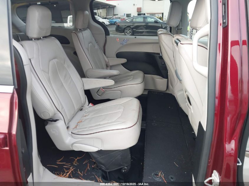 2017 Chrysler Pacifica Limited VIN: 2C4RC1GG3HR812529 Lot: 43941965