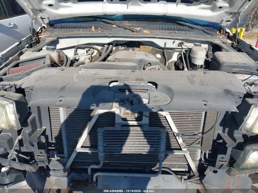 2004 Chevrolet Silverado 3500 Ls VIN: 1GCJK39G04E114072 Lot: 43942066