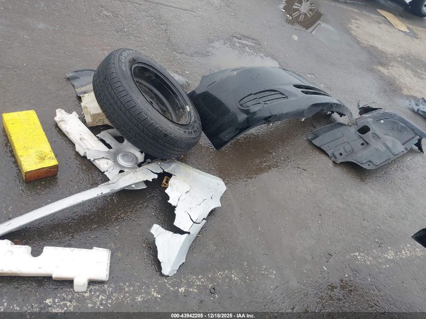 2003 Toyota Camry Le VIN: 4T1BE32K33U130034 Lot: 43942205