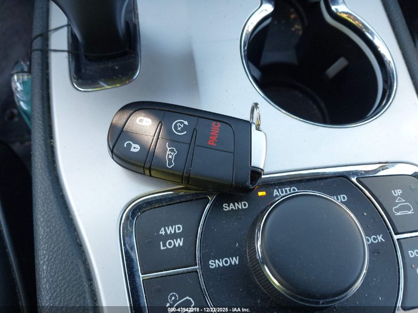 2015 Jeep Grand Cherokee High Altitude VIN: 1C4RJFCG3FC210549 Lot: 43942218