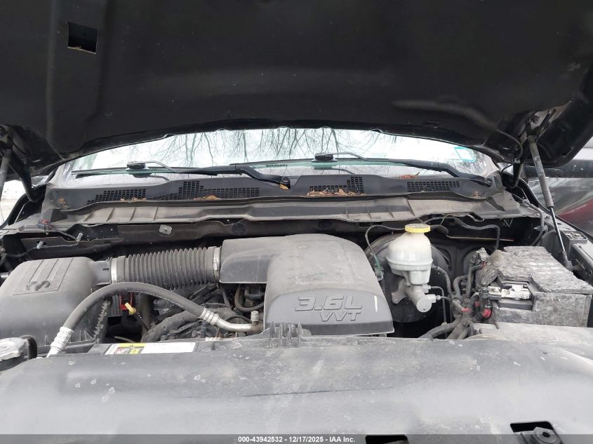 2017 Ram 1500 Express 4X4 6'4 Box VIN: 1C6RR7FG3HS827900 Lot: 43942532