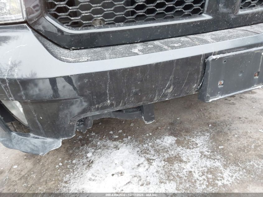 2017 Ram 1500 Express 4X4 6'4 Box VIN: 1C6RR7FG3HS827900 Lot: 43942532