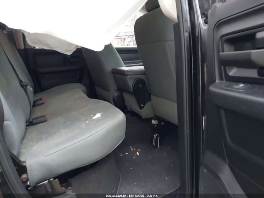 2017 Ram 1500 Express 4X4 6'4 Box VIN: 1C6RR7FG3HS827900 Lot: 43942532