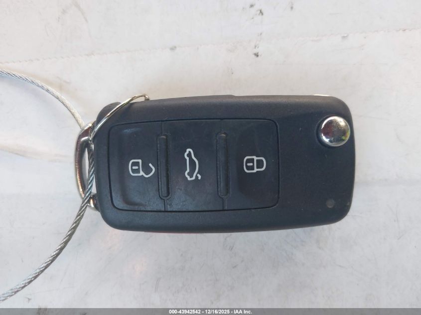 2019 Volkswagen Beetle 2.0T Se VIN: 3VWJD7ATXKM719036 Lot: 43942542