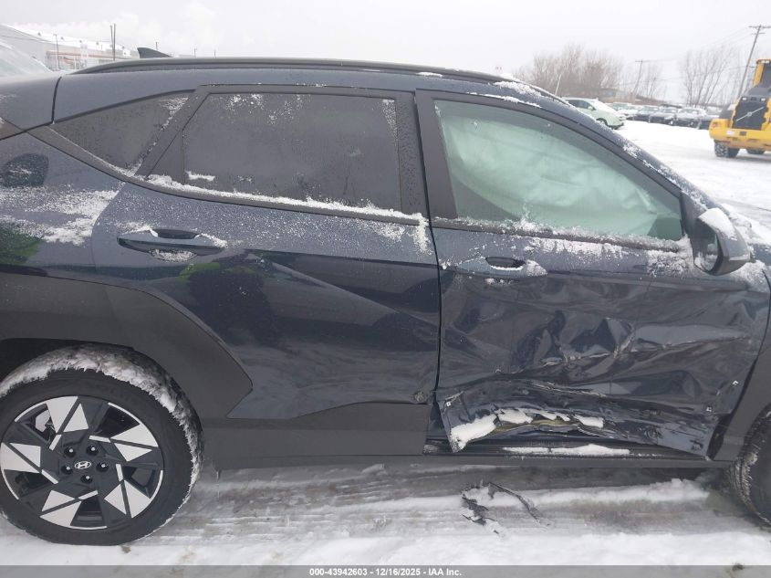 2025 Hyundai Kona Sel VIN: KM8HBCAB5SU292458 Lot: 43942603