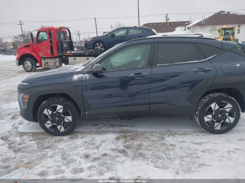 2025 Hyundai Kona Sel VIN: KM8HBCAB5SU292458 Lot: 43942603