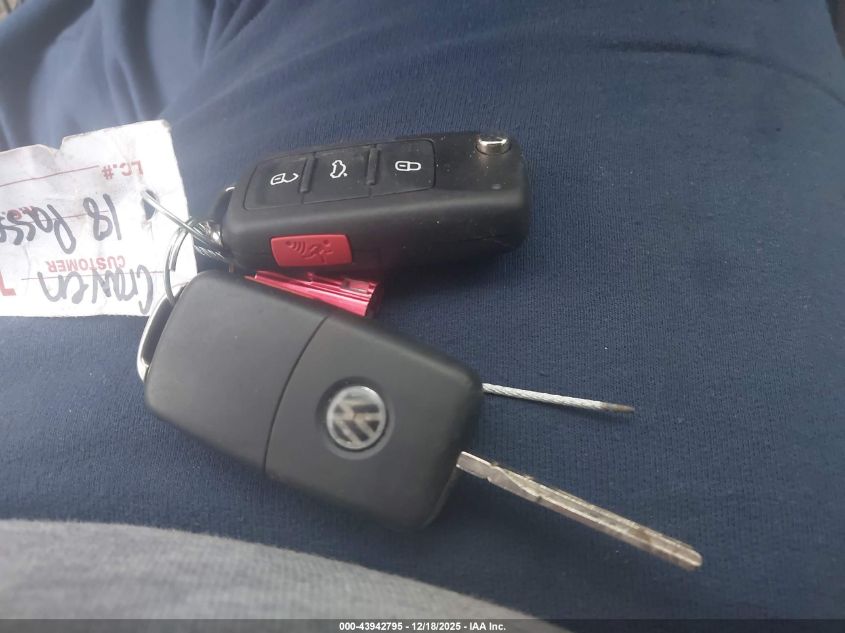 2018 Volkswagen Passat 2.0T Se VIN: 1VWBA7A3XJC013875 Lot: 43942795