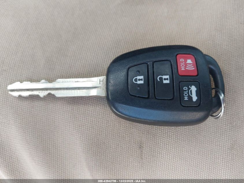 2017 Toyota Corolla Se VIN: 5YFBURHE8HP588619 Lot: 43942796