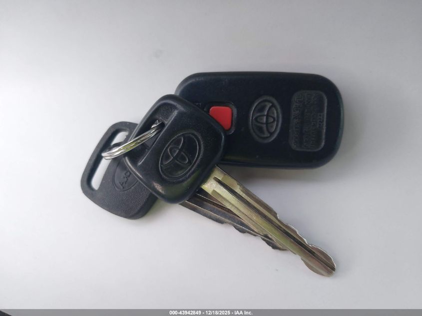 2002 Toyota Camry Le VIN: JTDBE32K820060749 Lot: 43942849