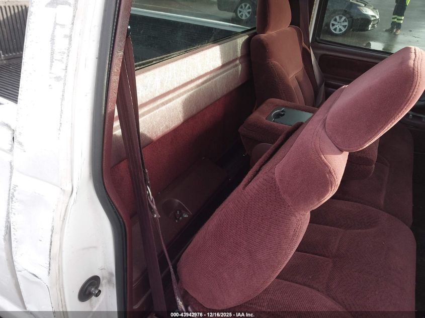 1998 Chevrolet K1500 Fleetside VIN: 1GCEK14R7WZ153039 Lot: 43942976