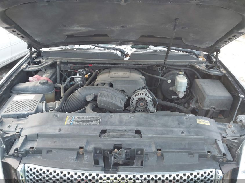 2008 GMC Yukon Denali VIN: 1GKFK63898J240733 Lot: 43943041