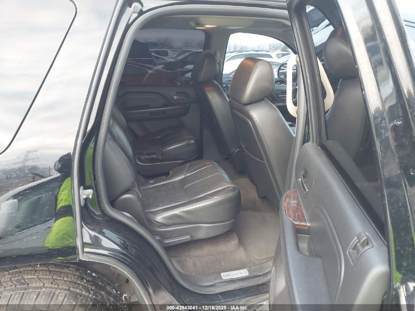 2008 GMC Yukon Denali VIN: 1GKFK63898J240733 Lot: 43943041