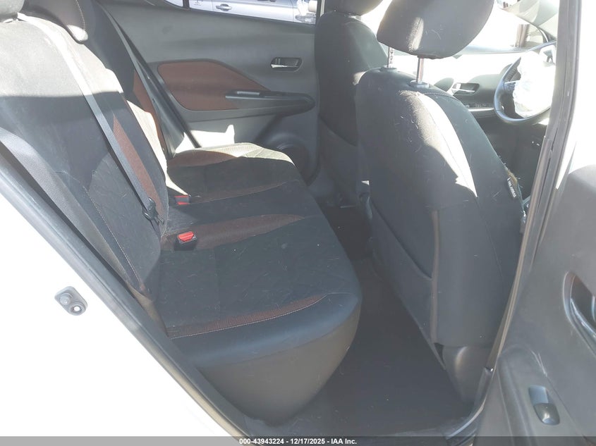 VIN 3N1CP5CU2JL526318 2018 NISSAN KICKS SR