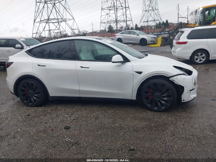 2022 Tesla Model Y Performance Dual Motor All-Wheel Drive VIN: 7SAYGDEF9NF539604 Lot: 43943420