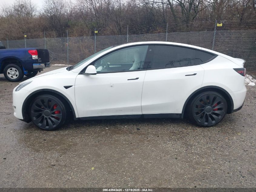 2022 Tesla Model Y Performance Dual Motor All-Wheel Drive VIN: 7SAYGDEF9NF539604 Lot: 43943420