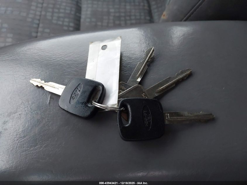 2002 Ford Escape Xls VIN: 1FMYU02172KB21138 Lot: 43943421