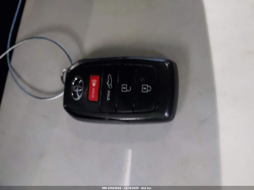 2022 Toyota Corolla Cross Xle VIN: 7MUDAAAG6NV010588 Lot: 43943544