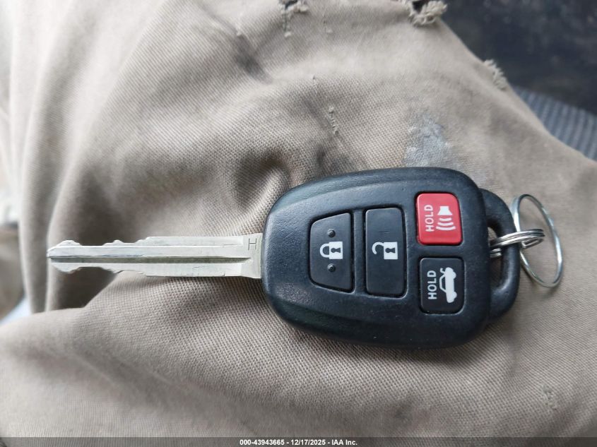 2017 Toyota Corolla Se VIN: 5YFBURHE5HP587315 Lot: 43943665