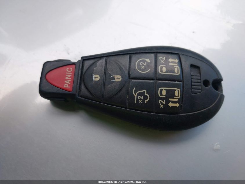 2011 Chrysler Town & Country Touring-L VIN: 2A4RR8DG4BR747543 Lot: 43943708