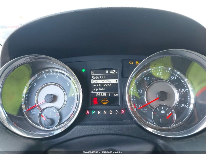 2011 Chrysler Town & Country Touring-L VIN: 2A4RR8DG4BR747543 Lot: 43943708