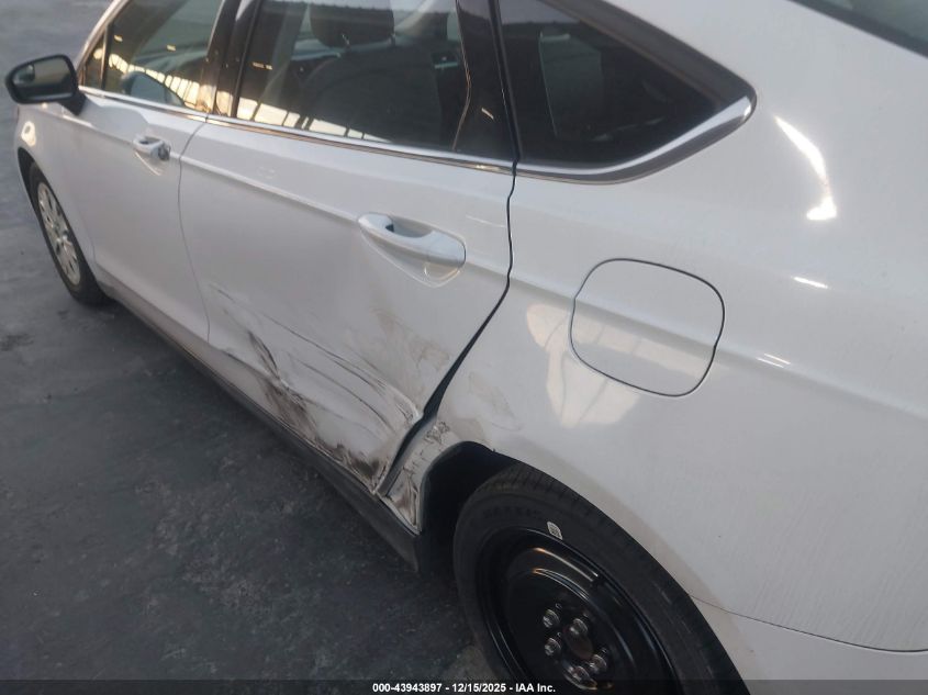 2013 Ford Fusion S VIN: 3FA6P0G76DR267681 Lot: 43943897