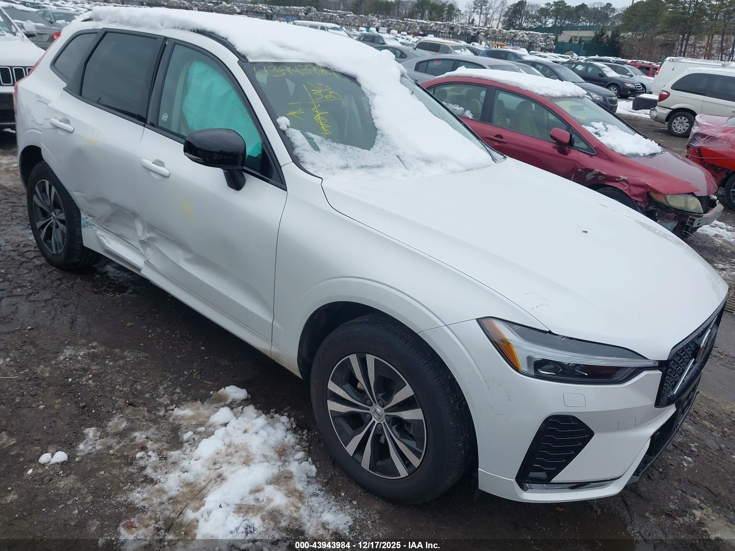 2024 Volvo Xc60 B5 Core Dark Theme