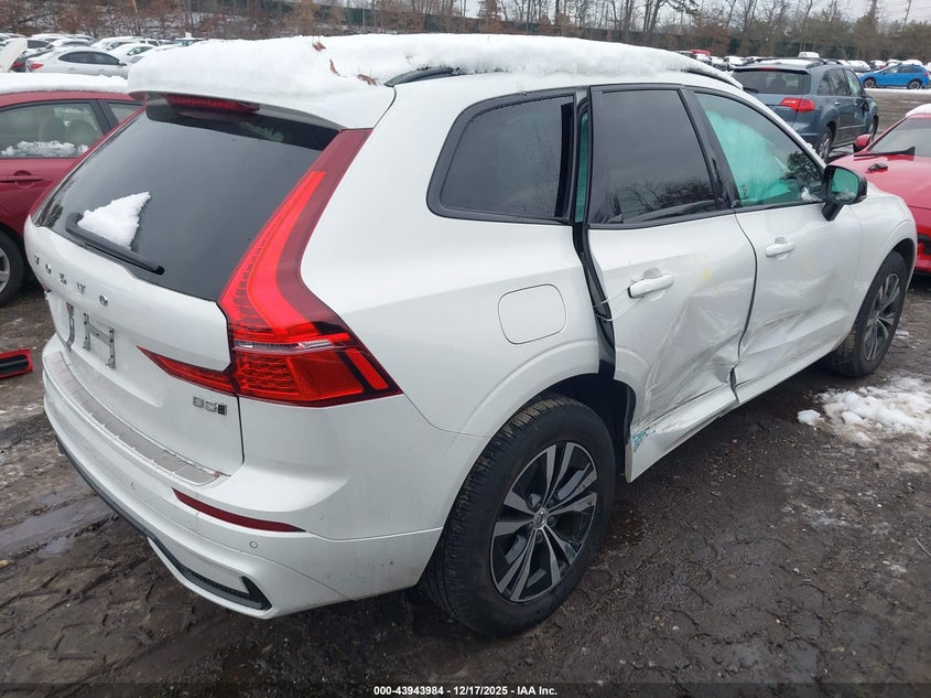 2024 Volvo Xc60 B5 Core Dark Theme