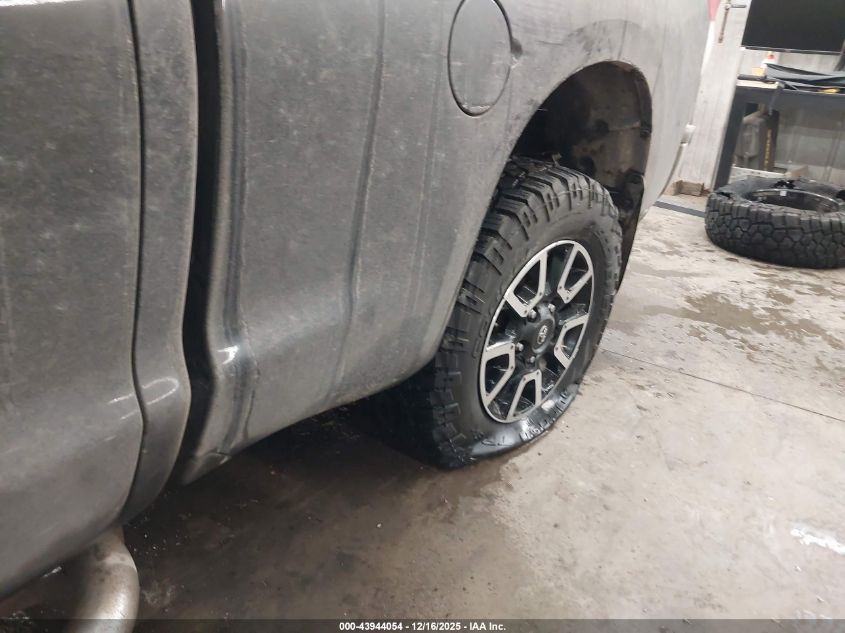 2011 Toyota Tundra Grade 4.6L V8 VIN: 5TFUM5F13BX017856 Lot: 43944054