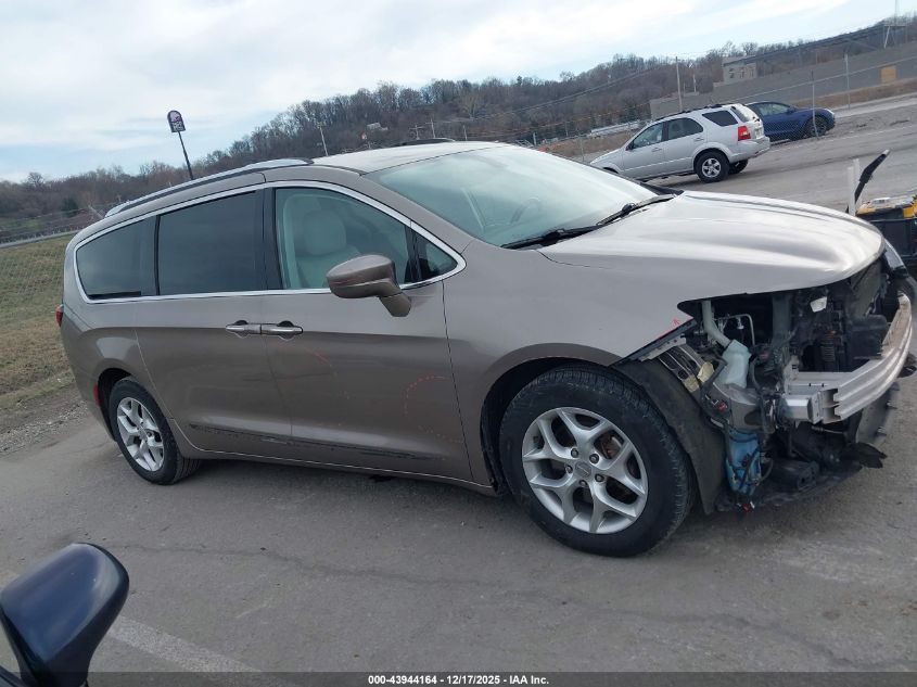 2017 Chrysler Pacifica Touring-L Plus VIN: 2C4RC1EG8HR585020 Lot: 43944164