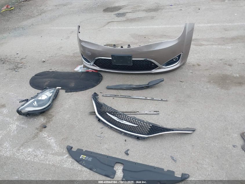 2017 Chrysler Pacifica Touring-L Plus VIN: 2C4RC1EG8HR585020 Lot: 43944164