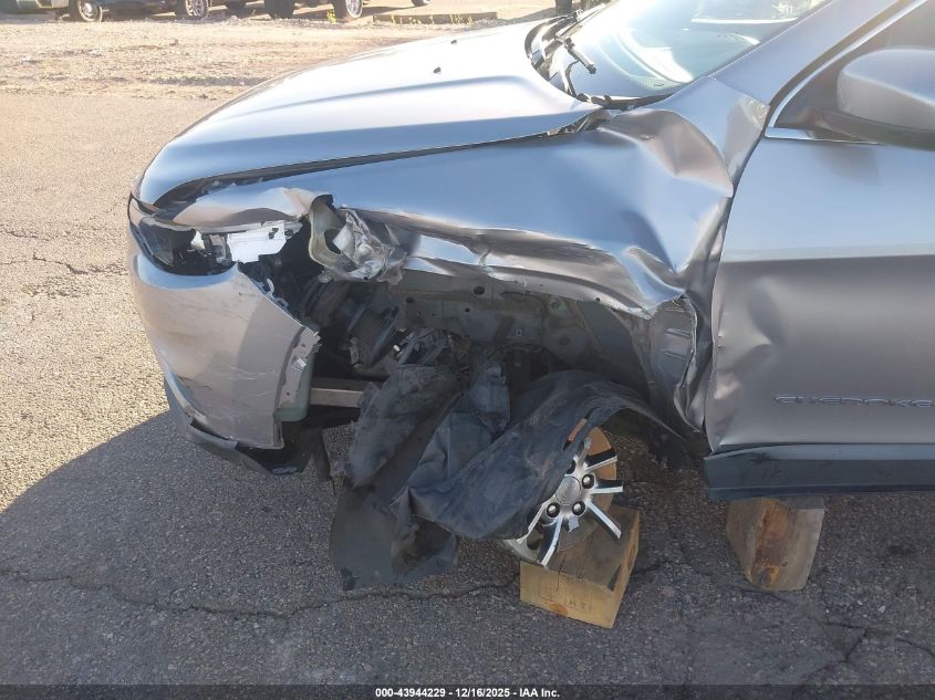 2019 Jeep Cherokee Latitude Plus 4X4 VIN: 1C4PJMLX2KD346994 Lot: 43944229