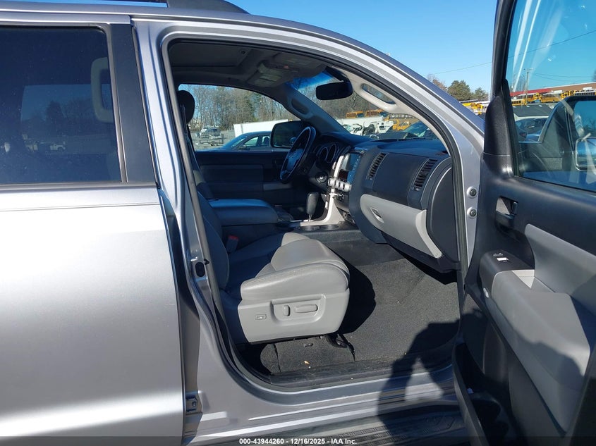 2013 Toyota Sequoia Sr5 5.7L V8